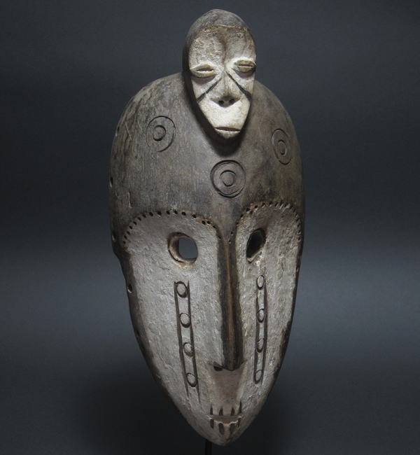 レガのマスク<アフリカの仮面(木彫り)：アフリカ雑貨アザライ