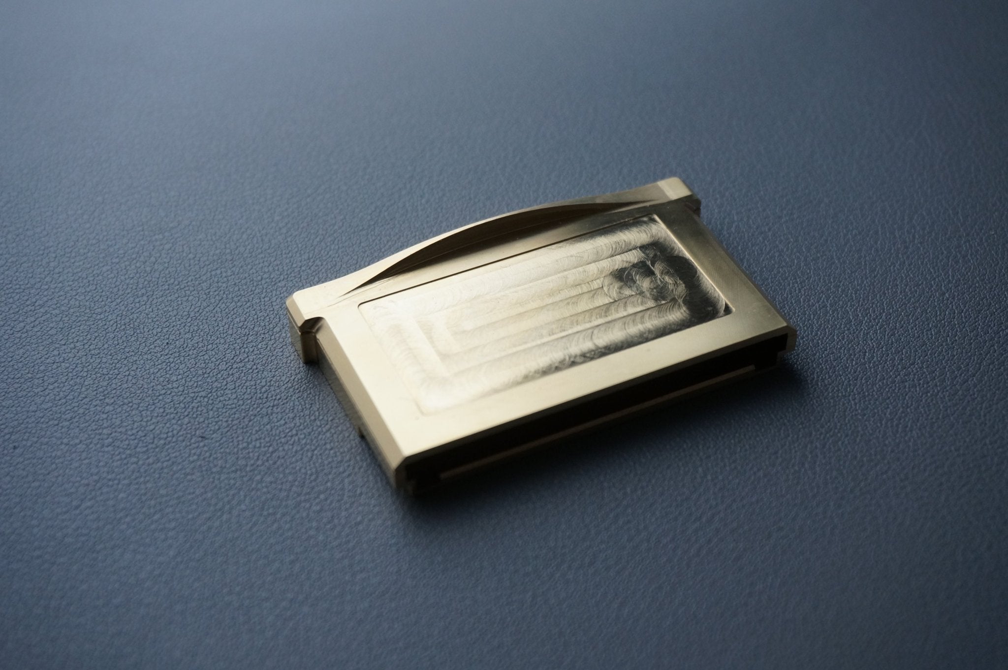 金属製ゲームボーイアドバンス (GBA) カートリッジ - 機械加工