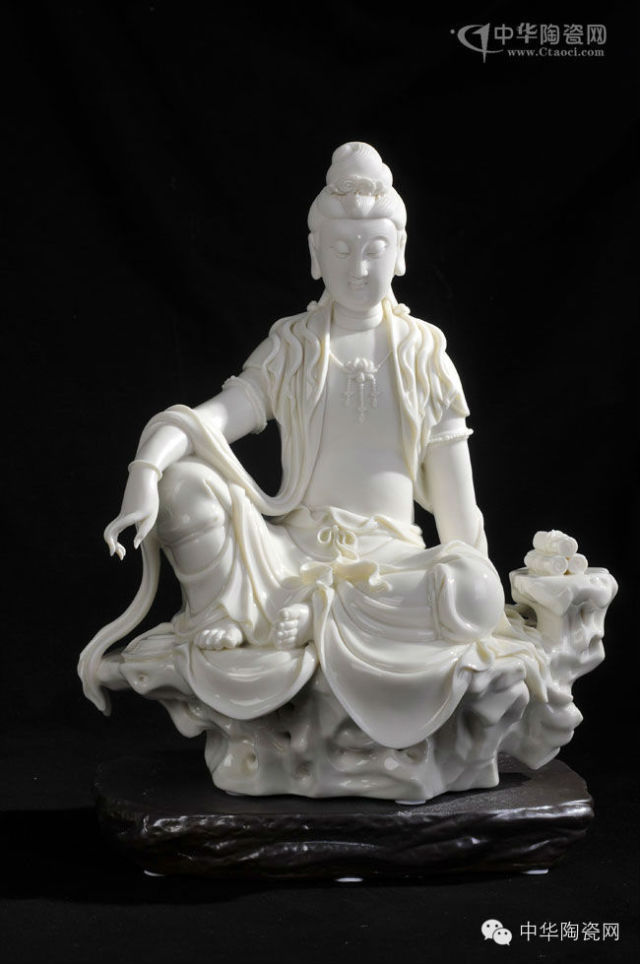 坐岩自在观音德化白瓷传统坐像观世音菩萨家居佛堂供奉摆件,福建省工艺