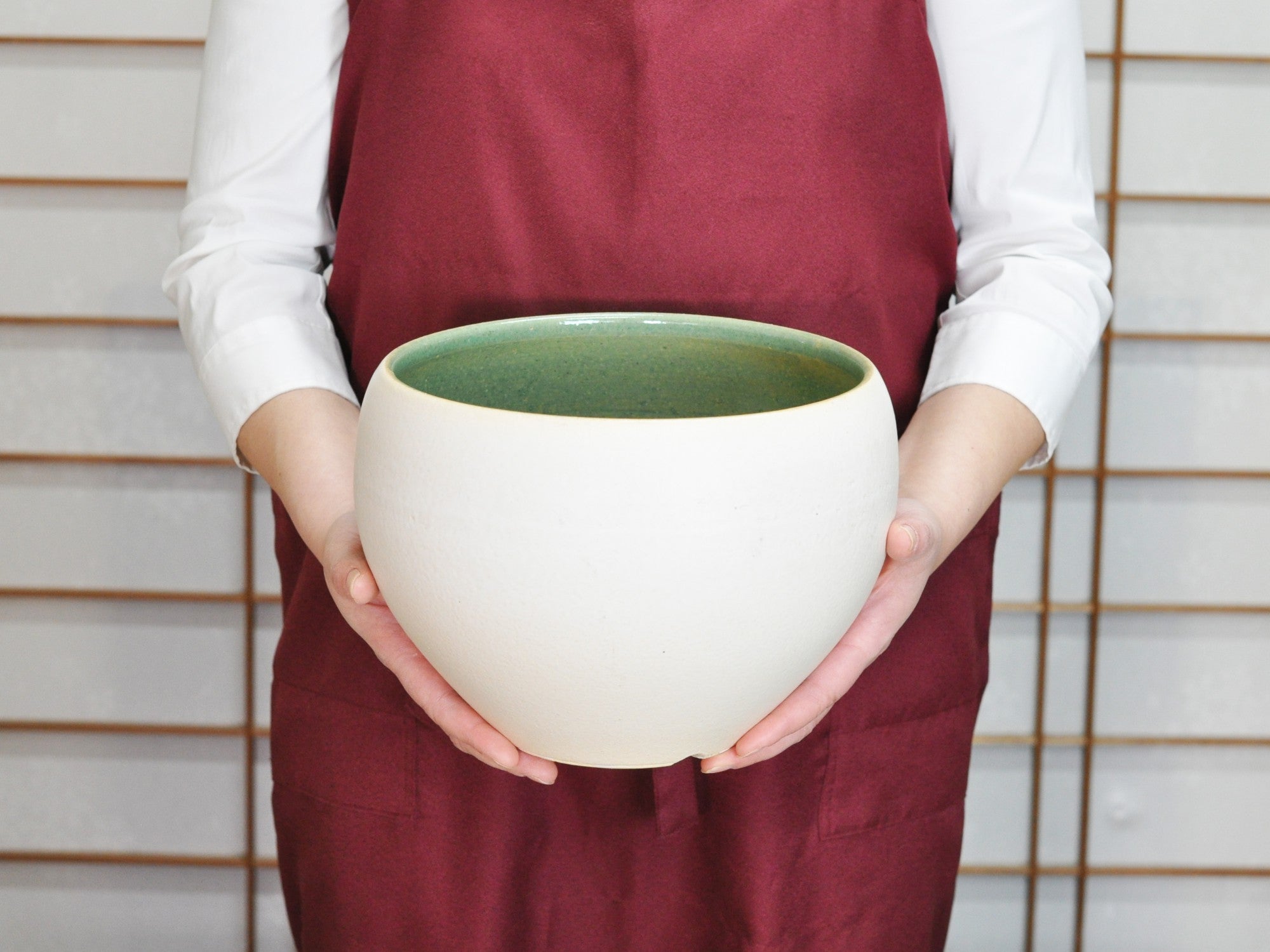 信楽焼 白丸鉢 マット 8号 幅23cm×高さ18cmの販売｜盆栽妙 – 盆栽妙 本店