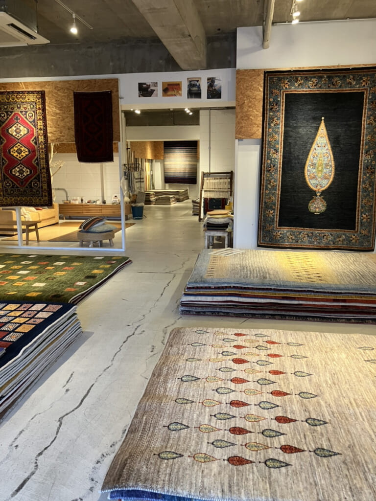 マツコの知らない世界』で特集のペルシャ絨毯『ギャッベ』新入荷200枚