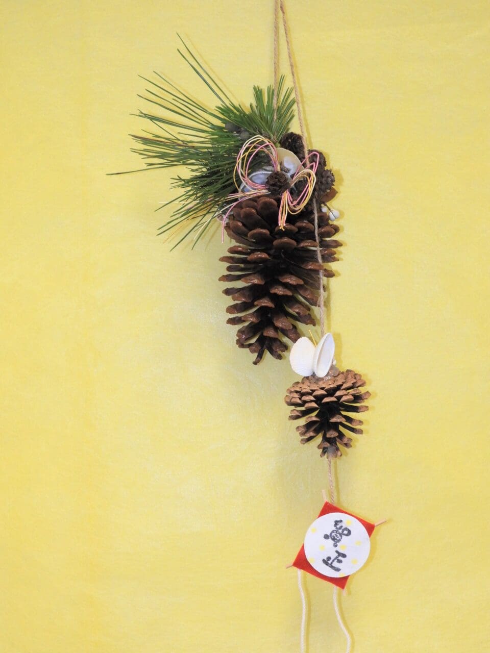 大きな松ぼっくりのお正月かざり作り | 松阪農業公園ベルファーム