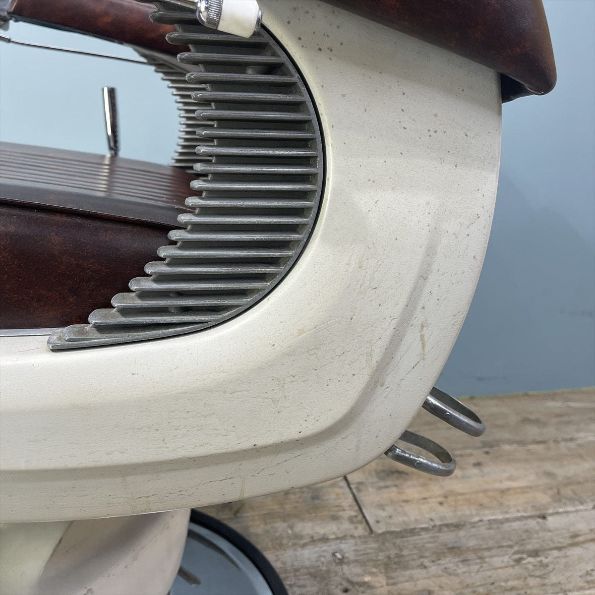 タカラベルモント 昭和レトロ バーバーチェア（理容椅子）の卸・通販