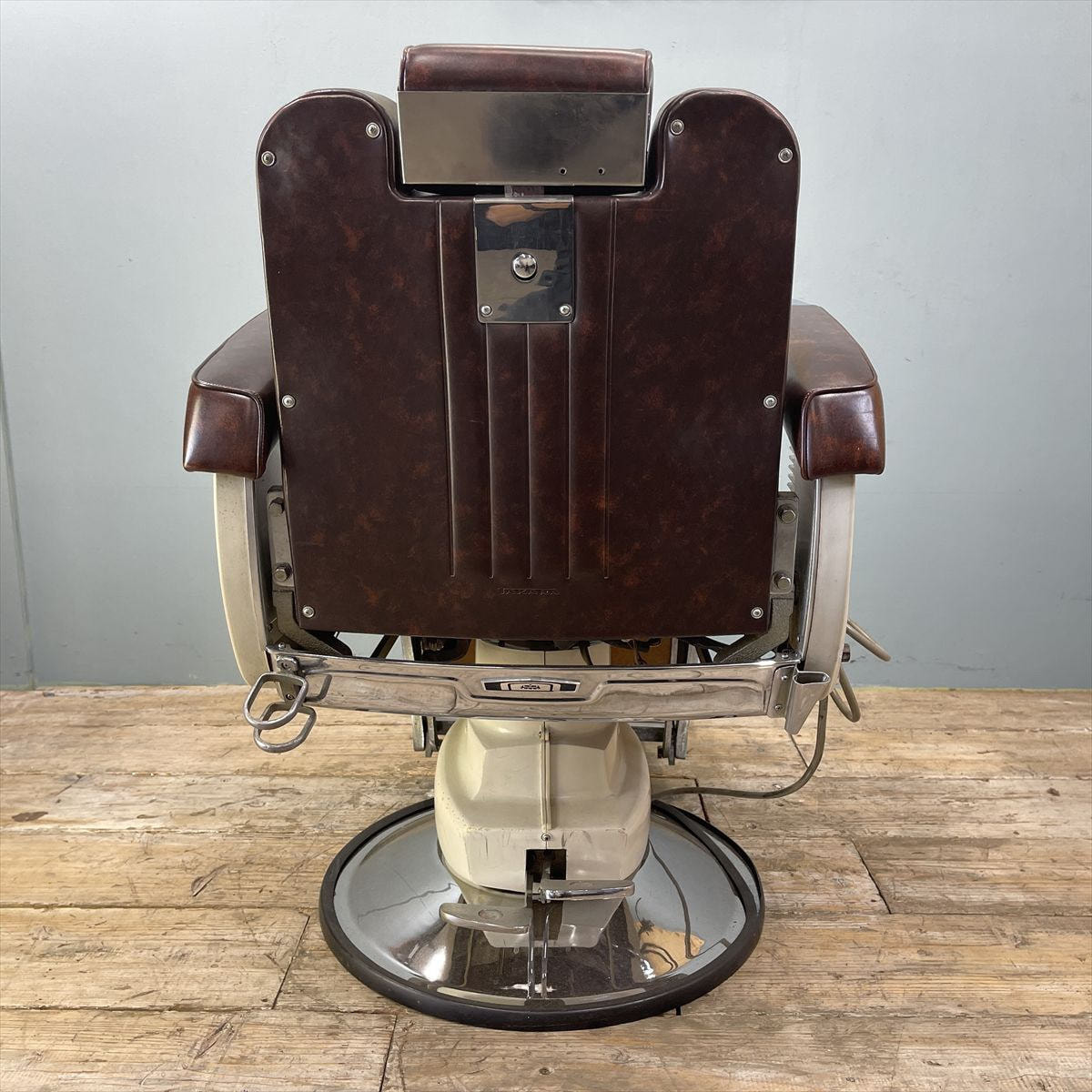 タカラベルモント 昭和レトロ バーバーチェア（理容椅子）の卸・通販