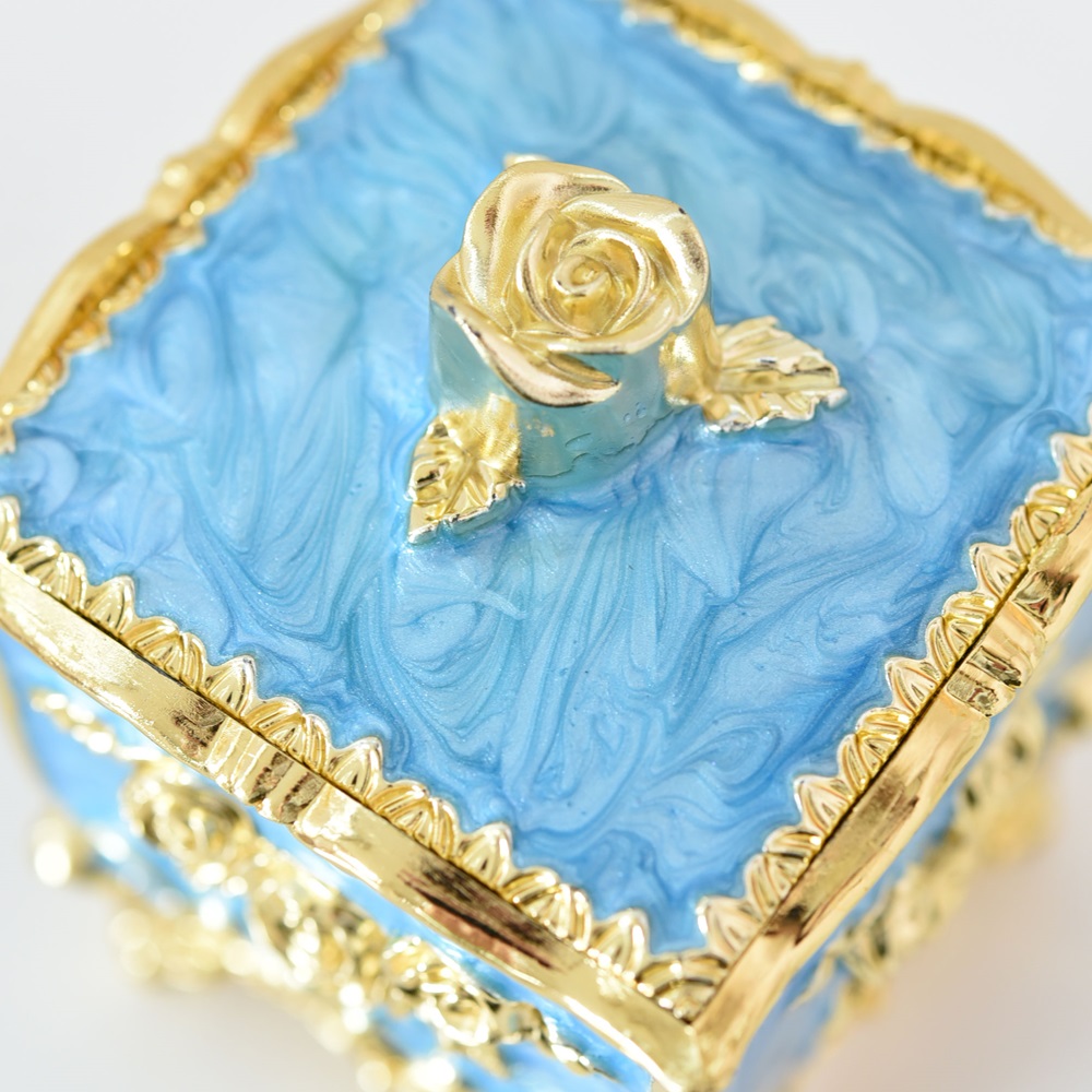 ゴージャス 薔薇の蓋付き小物入れ(ジュエリーボックス) ブルー