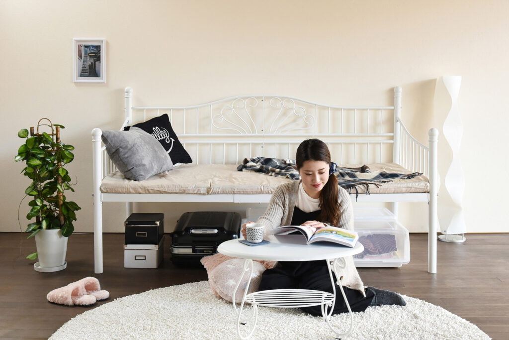 癒しの空間♡ラベンダーカラーを取り入れた可愛い寝室コーディネート