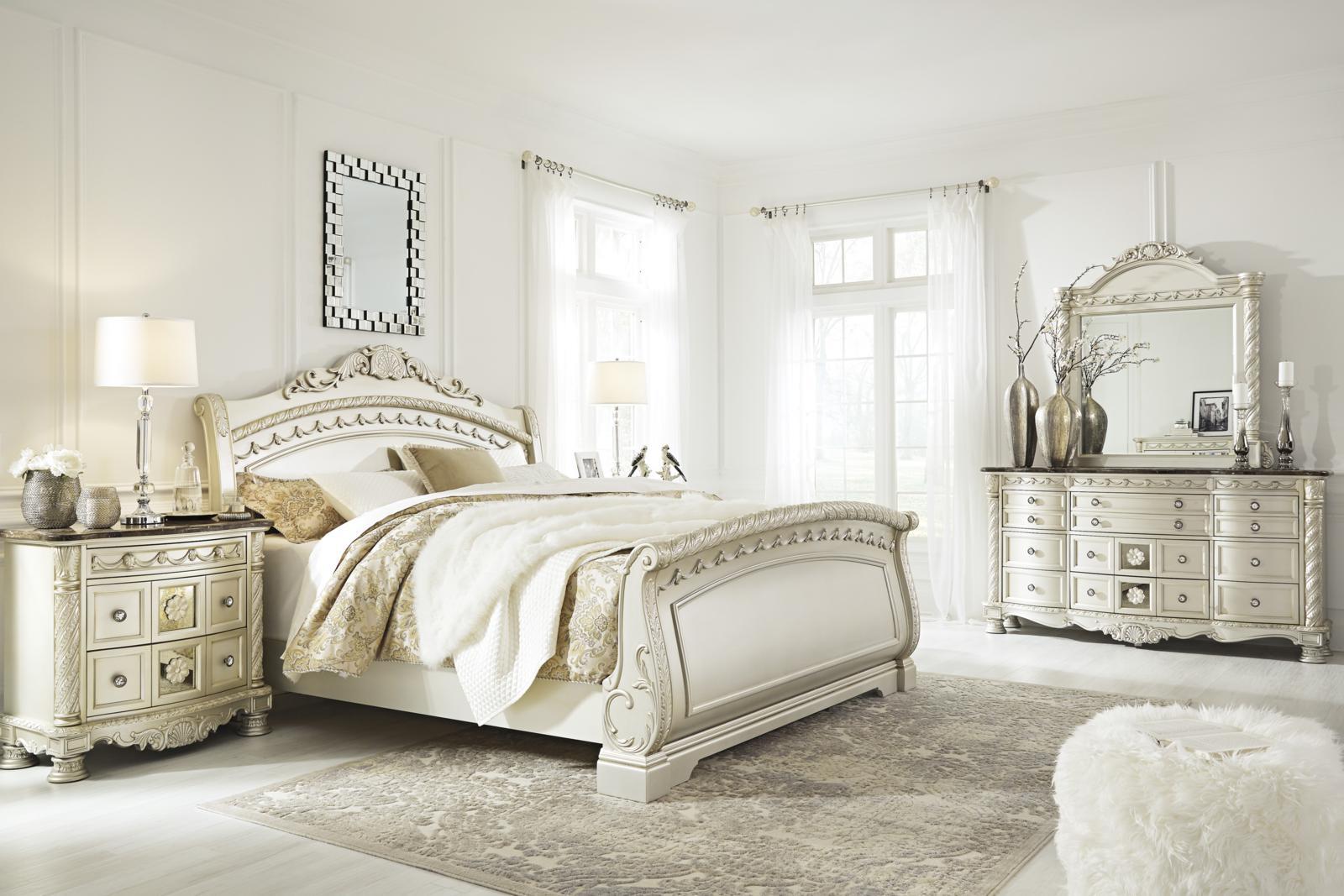 Cassimore 4pc Sleigh Bedroom Set in Pearl Silver