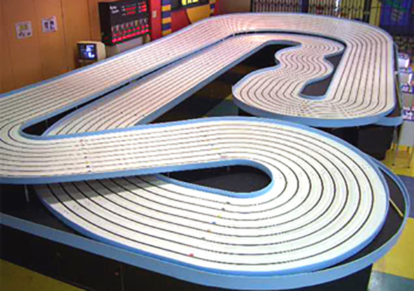 ビッグ・バン｜スロットレーシング｜レンタカーもご用意