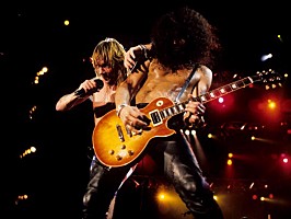 スラッシュ、アクセル・ローズとの仲が修復されたと明言 | Daily News