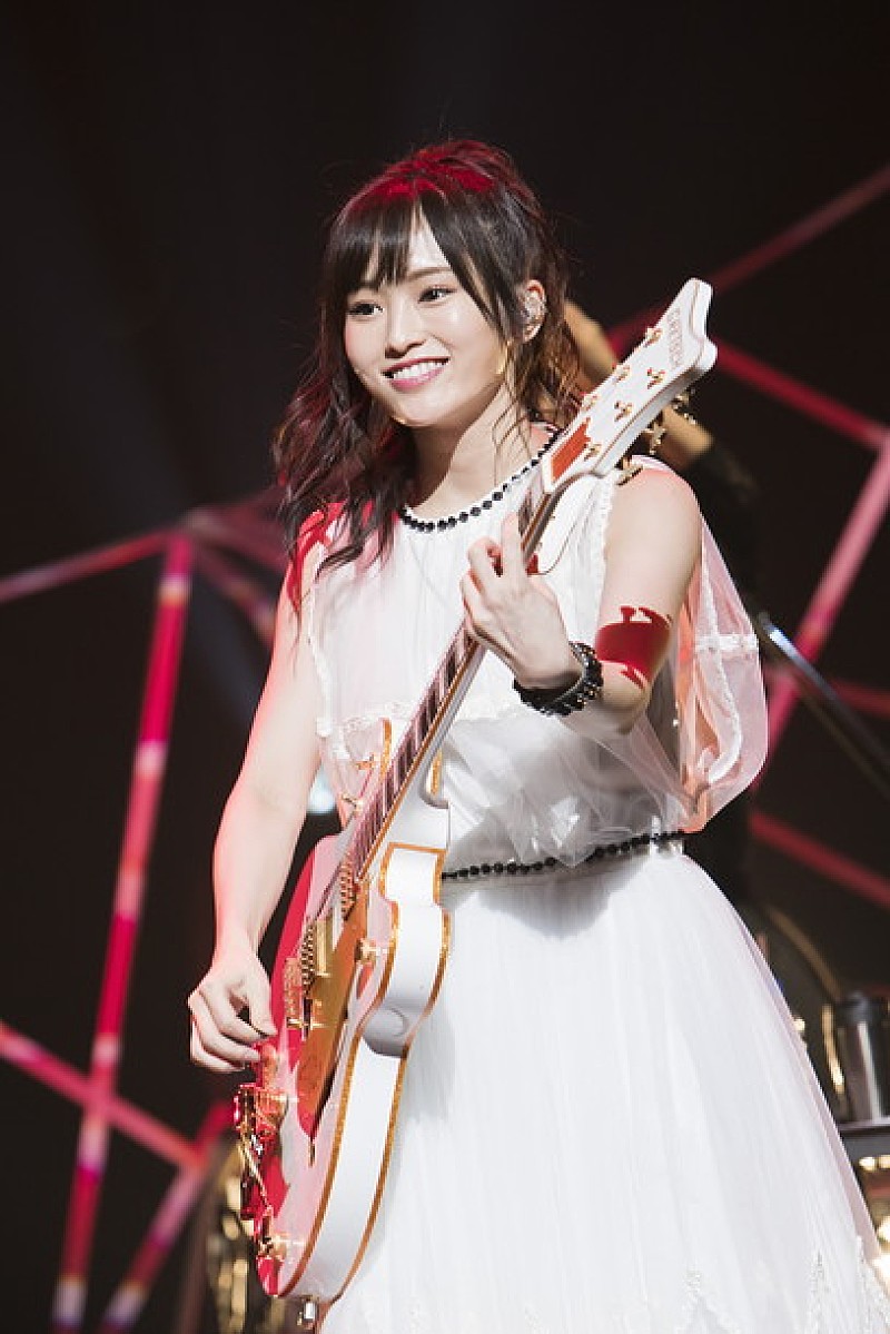 山本彩『identity』ツアーが映像化！ シンガーソングライターとしての