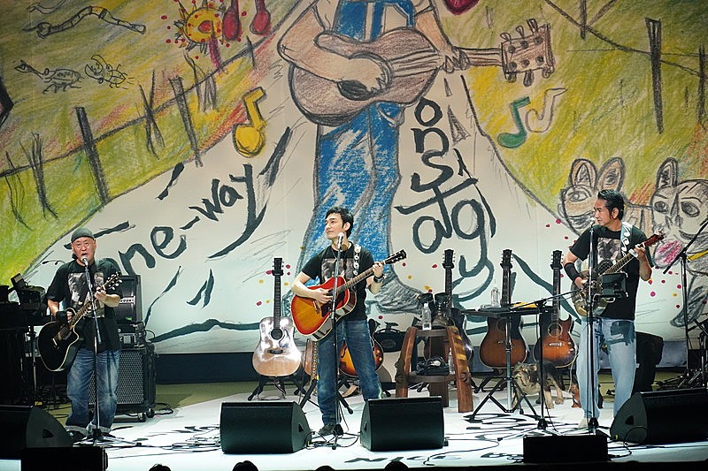 草なぎ剛、“3年間で1曲だけできた歌”「みち」を【はっぴょう会】で演奏