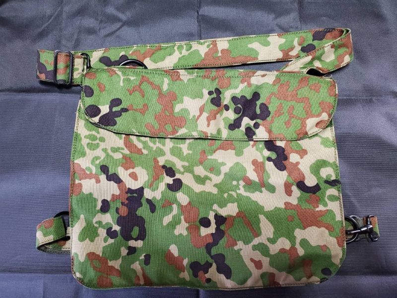 自衛隊 防護マスク4型ケース レプリカ 自衛隊のガスマスクケース