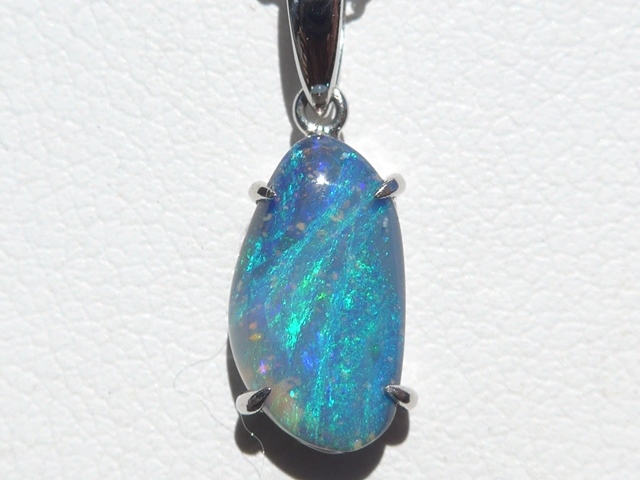 ボルダーオパールペンダント｜オーストラリア産オパール｜オパール