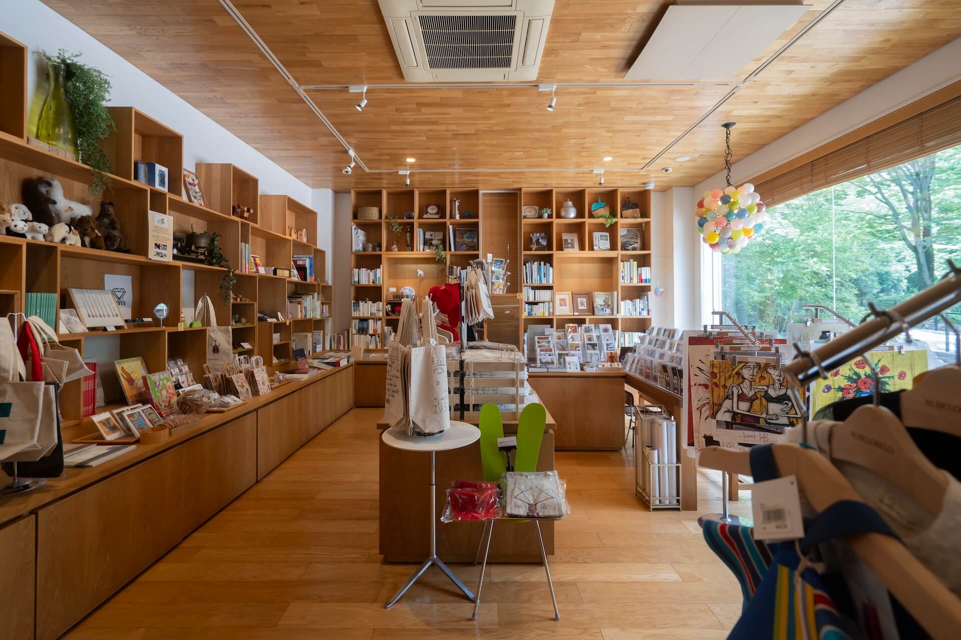 カフェ＆ショップ | ベルナール・ビュフェ美術館