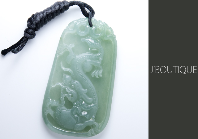 ミャンマー産天然無処理翡翠 龍 ペンダント プレート インテリア 手石