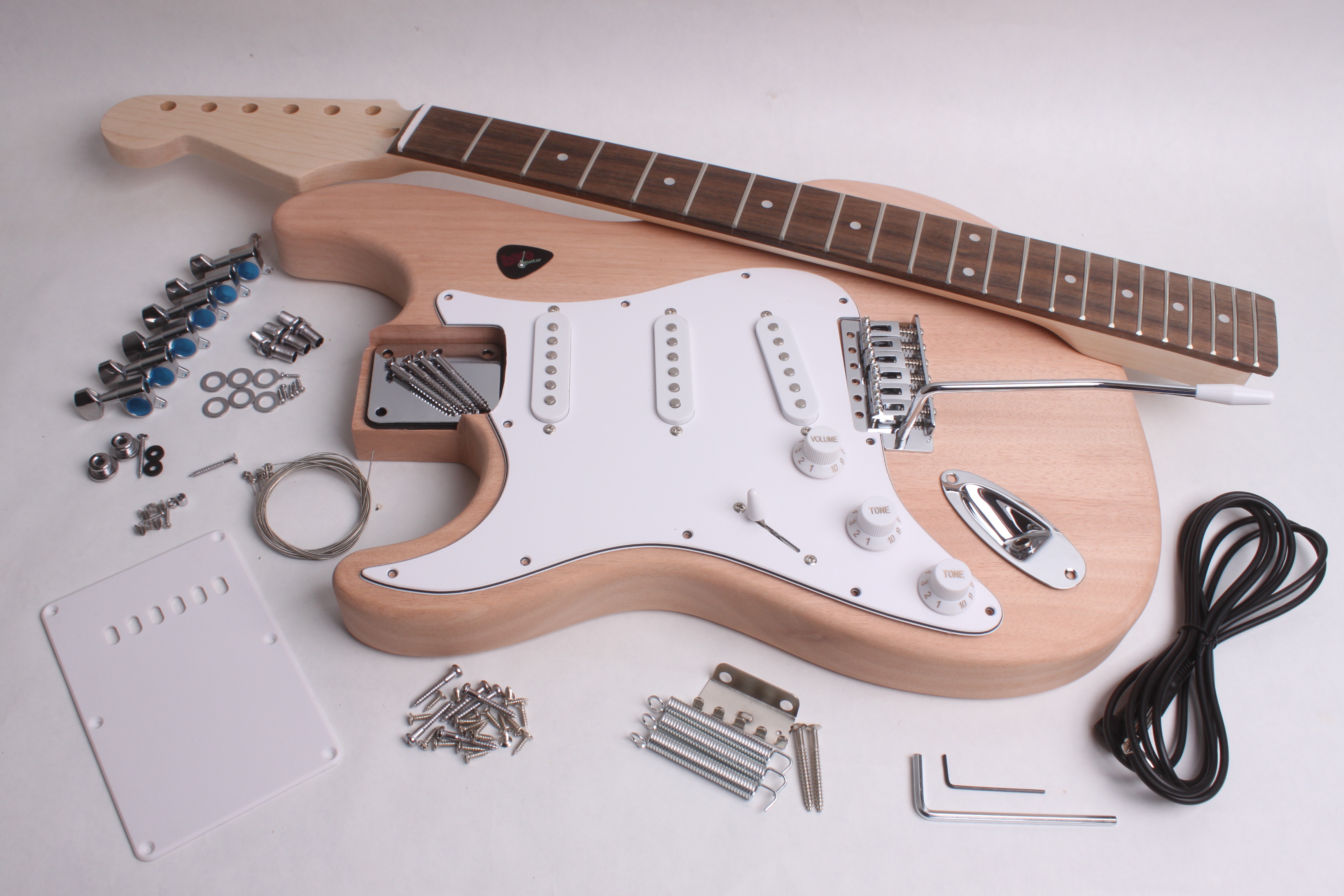 ELECTRIC GUITAR KIT- Strat-STYLE - Guitar bodies and kits from