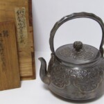 銀瓶 花唐草地紋 銀製湯沸などの茶道具、煎茶道具 ｜骨董品買取・和