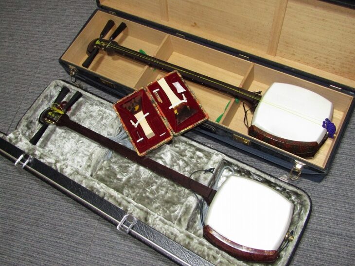 津軽三味線 太棹 子持ち綾杉胴 紅木 金細 ハードケース 鼈甲撥 ｜骨董