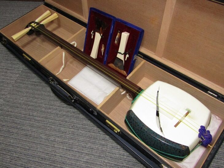 津軽三味線 子持綾杉胴 k9刻印 金細 紅木 トチ 鼈甲 撥 バチ ｜骨董品