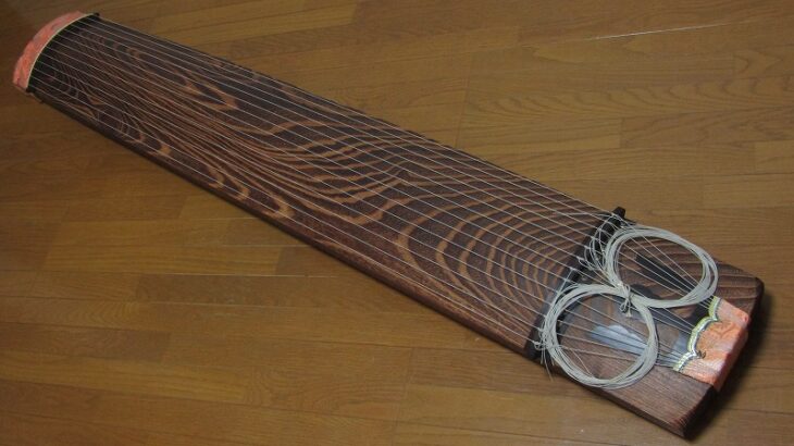 東京都杉並区荻窪にて、二弦琴、演奏会用の琴などの和楽器、茶道具等