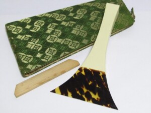 三味線 一枚甲 鼈甲撥 | 骨董品買取・和楽器買取 五宝堂