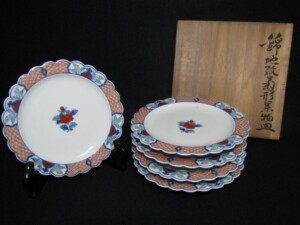 人間国宝 島岡達三 象嵌赤絵草花文皿 | 骨董品買取・和楽器買取 五宝堂