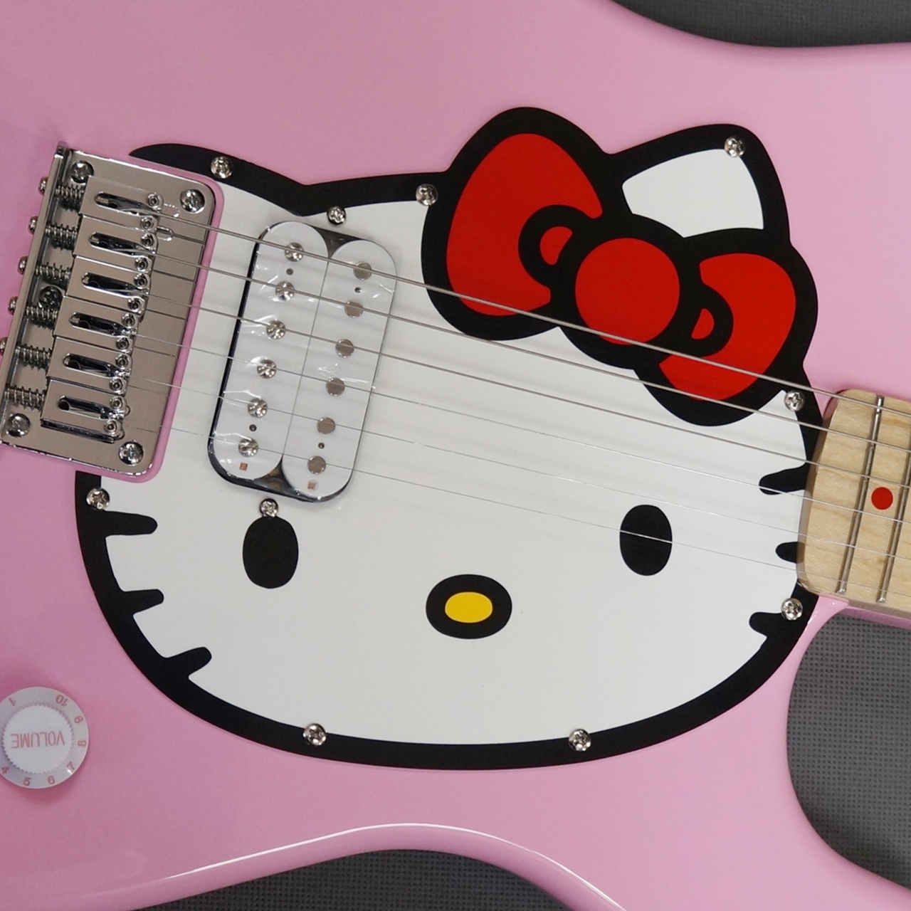 Squier Limited Edition Hello Kitty® Stratocaster / 楽器屋BOW