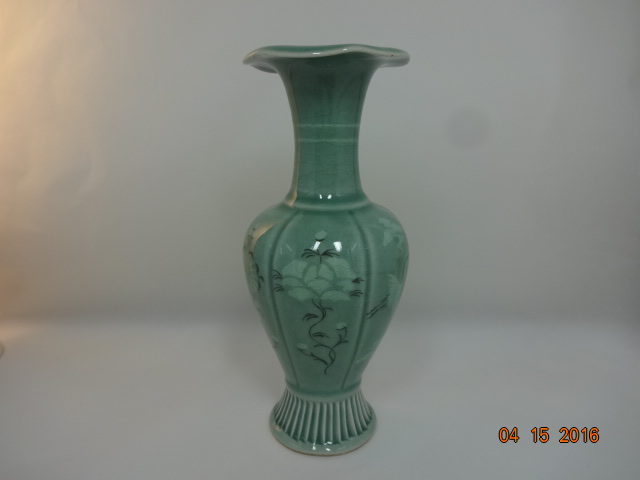 青磁象嵌菊花牡丹雲鶴紋瓜形瓶 茶道具・古道具・古美術・韓国陶磁器の