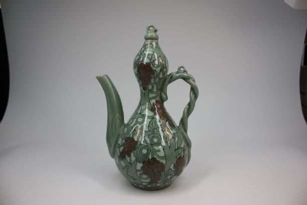 韓国陶磁器・又玄窯・李 奇休作・青磁象嵌辰砂葡萄文水注 茶道具