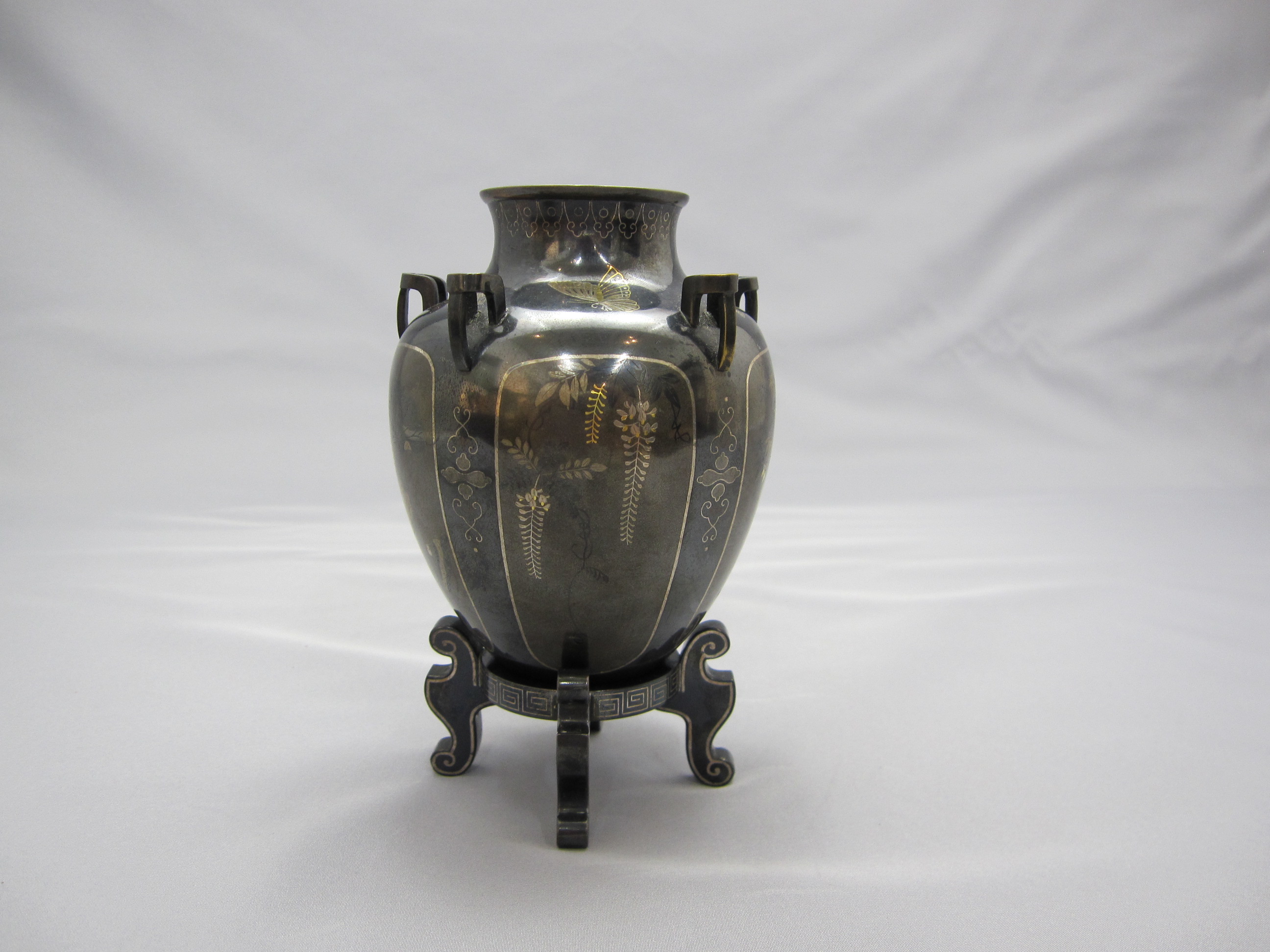 赤銅地 四分一金銀象嵌 花蝶図五耳壺【台付】 | 明治工芸・明治金工の