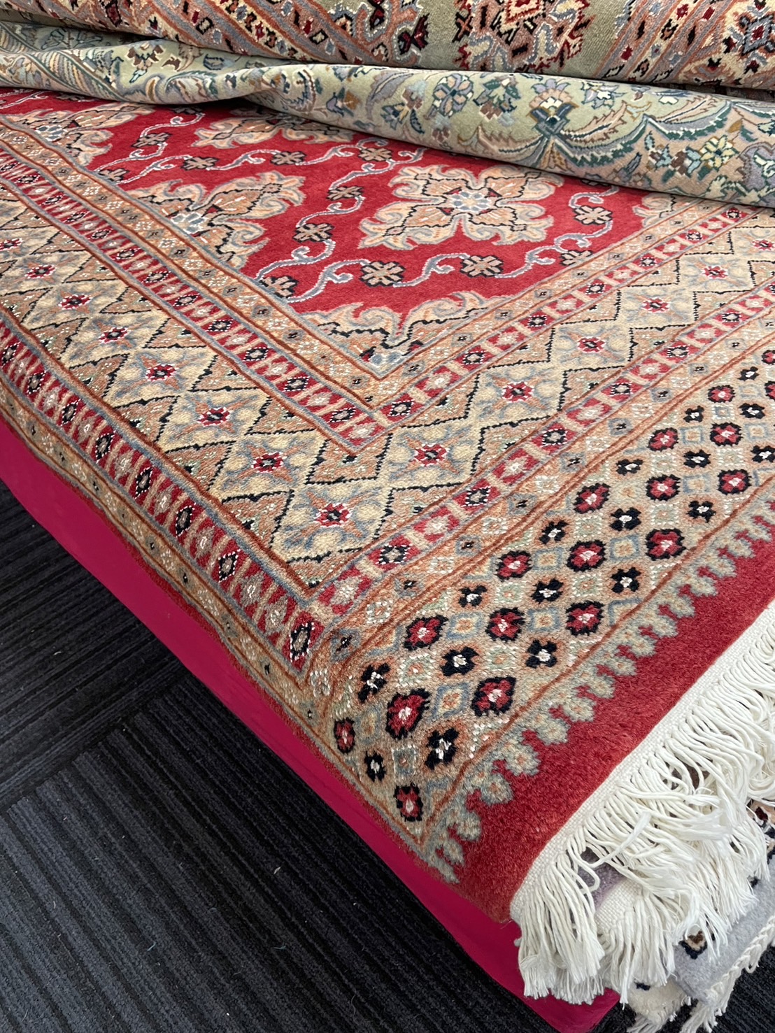 JA9391 パキスタン絨毯シルクタッチ レッド 206×246 | じゅうたん売場