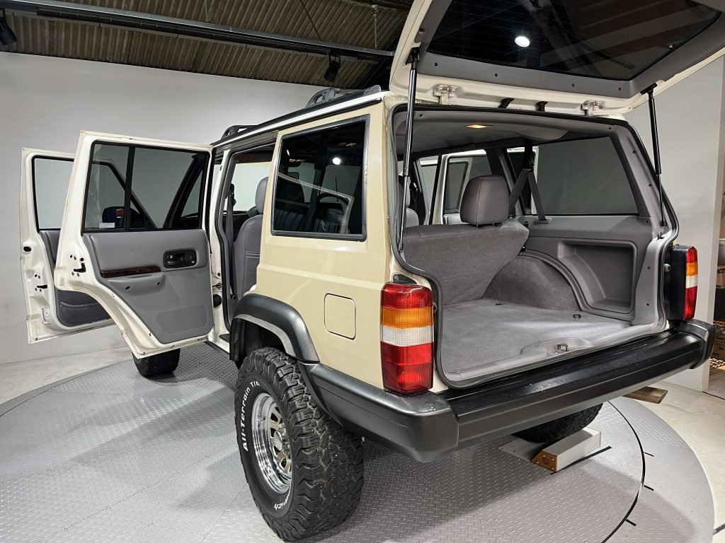 Jeepチェロキー 98'リミテッド ベージュツートン 内装グレー 253833