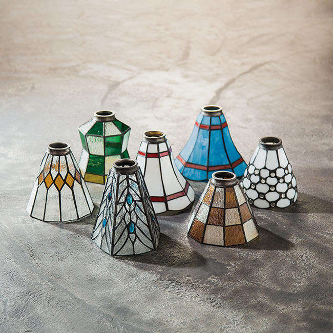 ステンドグラスの照明 光を透したステングラスは美しく幻想的【実例10