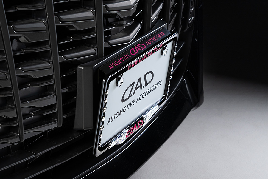 スタイリッシュ ナンバープレートステー ブラック/ピンク【HA688-01-02