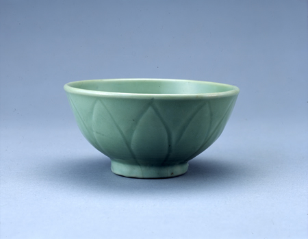 青磁蓮弁文碗 せいじれんべんもんわん – 石井コレクション