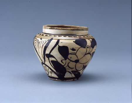 白地鉄絵花卉文壺 はくじてつえかきもんつぼ – 石井コレクション