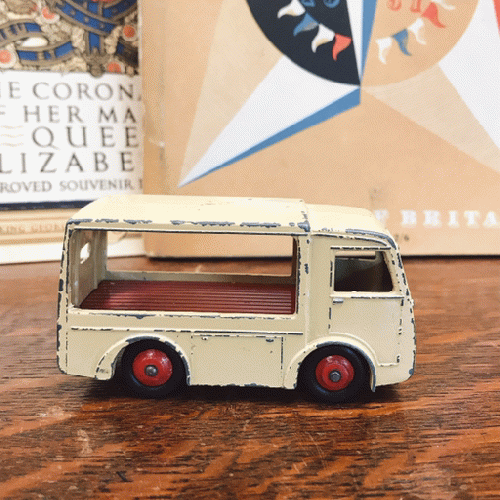 DINKY 1949〜54年 EXPRESS DAIRY ミルクバン .30V｜「GENIO ANTICA