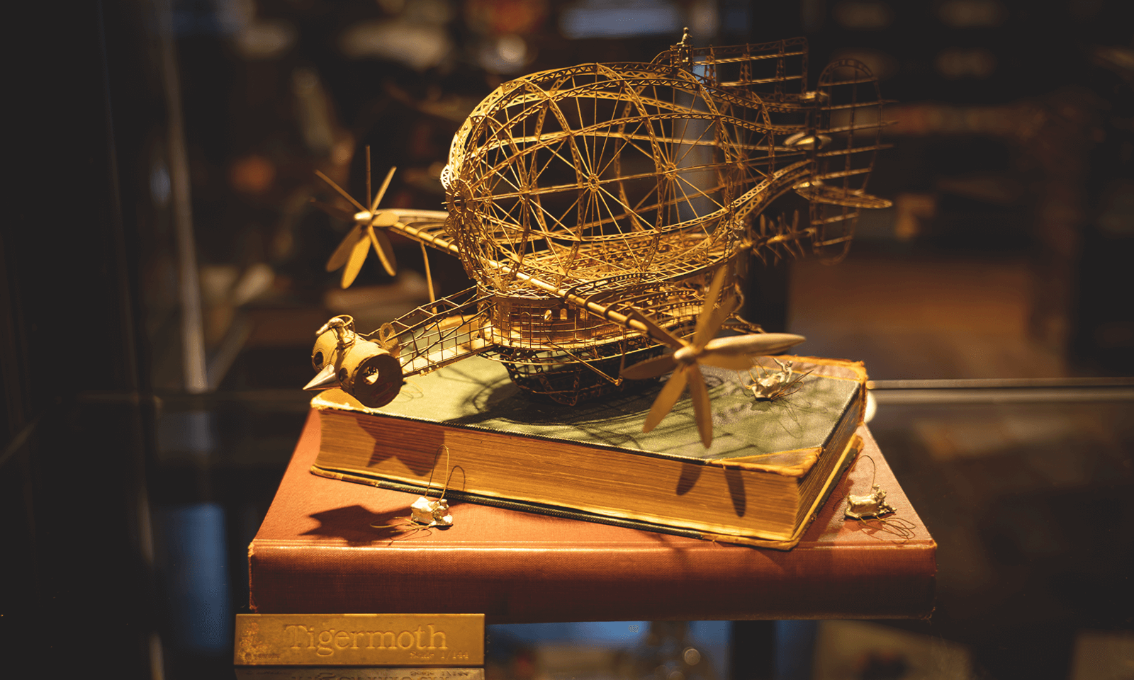 金色に輝くタイガーモス号を作ろう - 三鷹の森ジブリ美術館オンライン