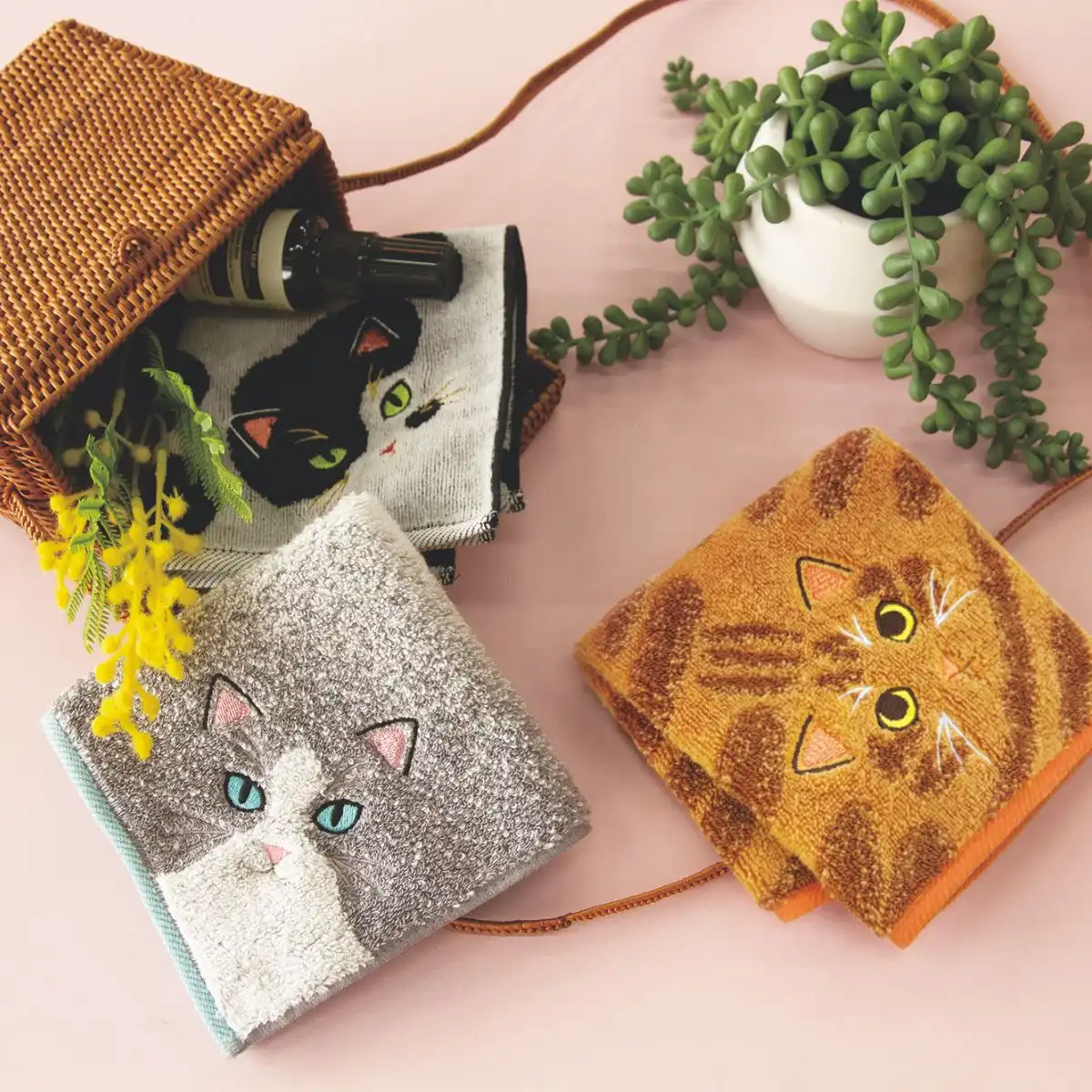 うちのニャンコ ハチワレ 毛並み ハンカチ｜ギフトプラザオンライン