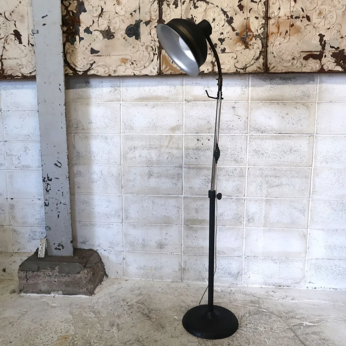 ビンテージ インダストリアルフロアランプ ｜ glow ANTIQUES