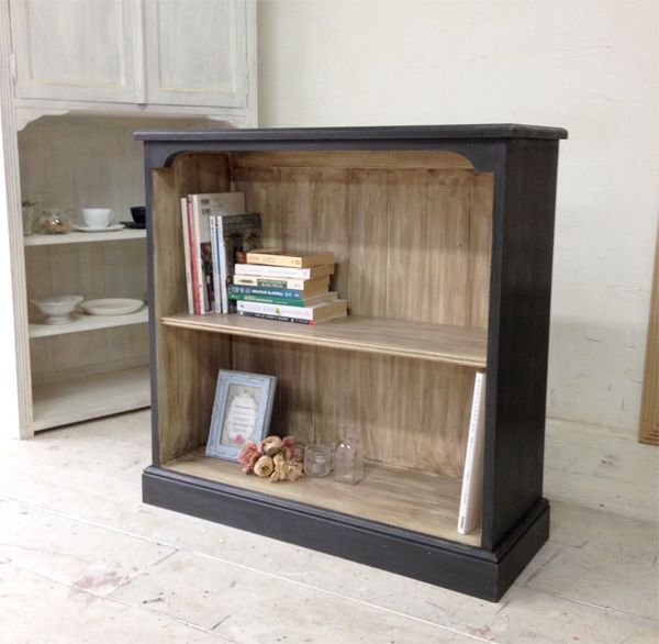 シャビーなアンティークシェルフ(本棚)は大阪のパイン家具店GFへ