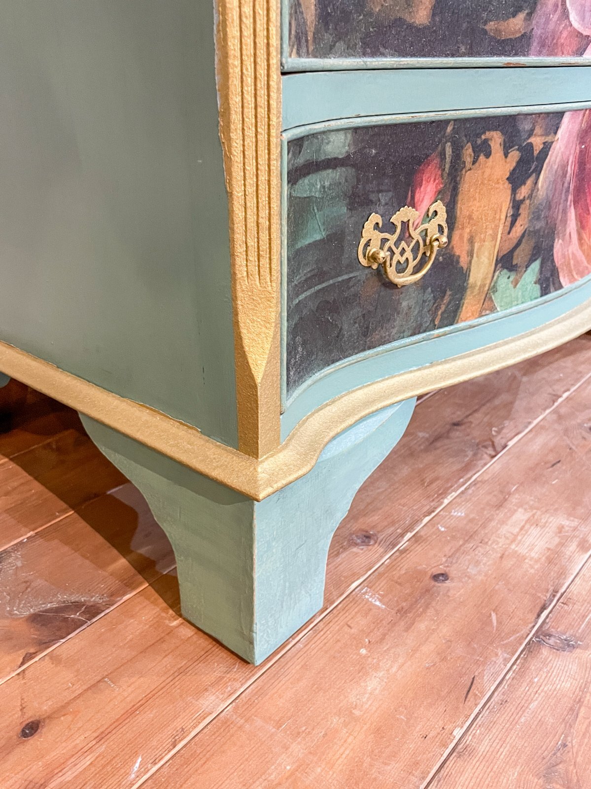 アンティークチェストのリメイクフラワー柄チェスト@大阪東京名古屋