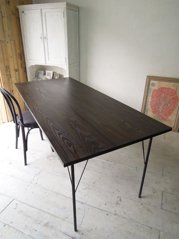 ホワイトアッシュ×鉄脚ダイニングテーブルは大阪家具工房GFへ