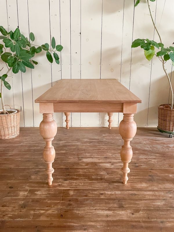 極太ろくろ足のオークダイニングテーブルW1600（クリア色）引出し4杯