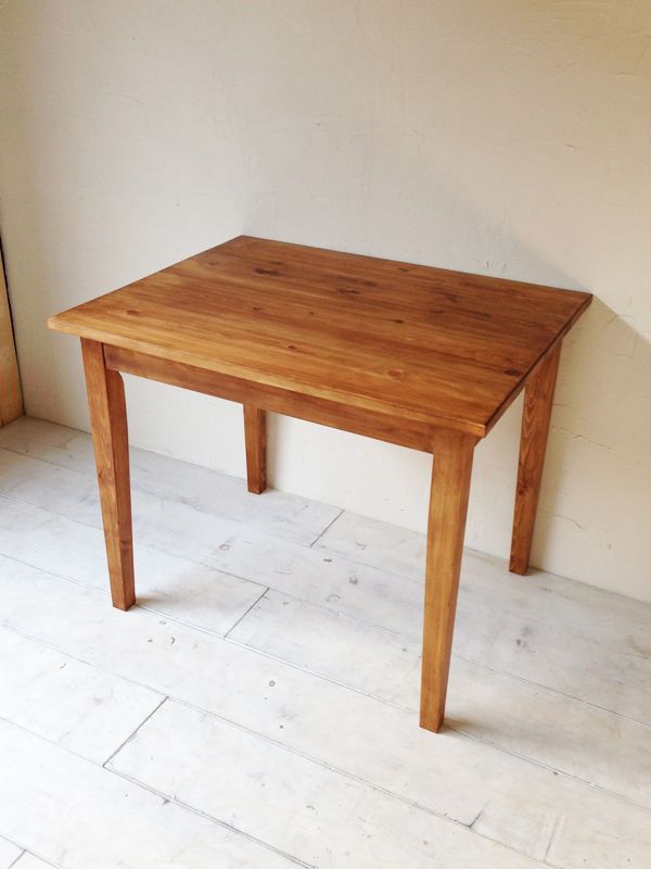 パイン材のアンティーク風ダイニングテーブルのサイズオーダーは大阪