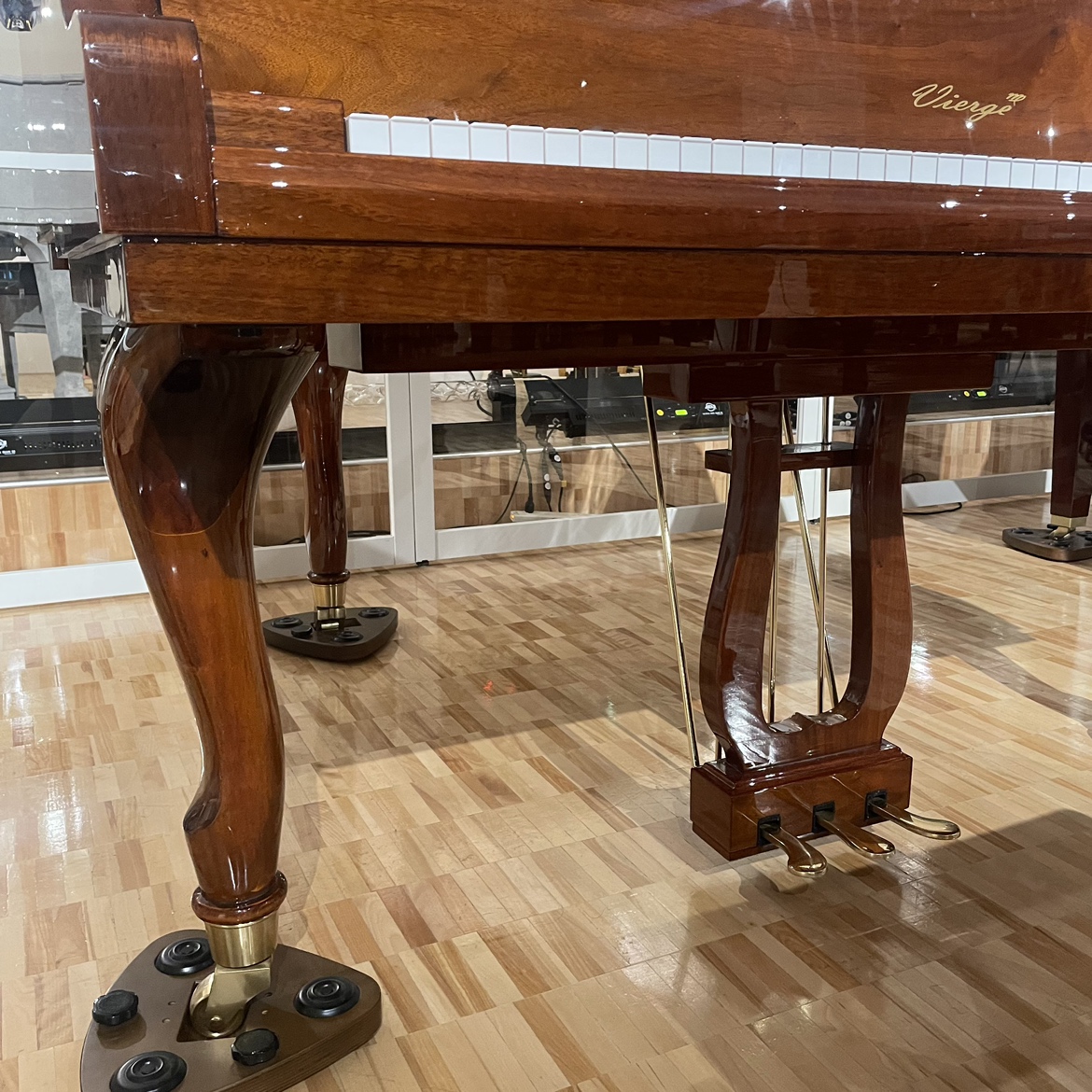 憧れの茶色いグランドピアノが遂に！Vierge（ヴィエルジェ）/V148W