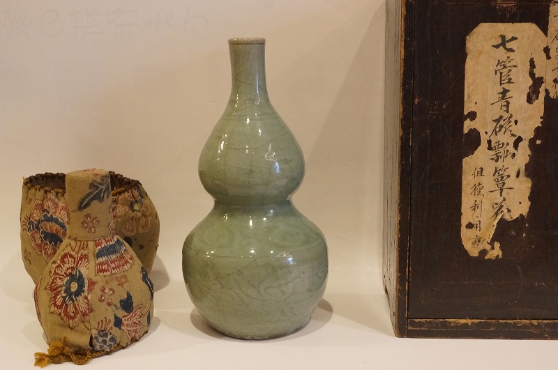 七官青磁 瓢形花入 | 美術商玉齋