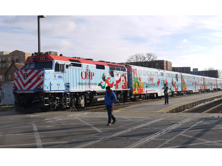 Kato 106-2016: Operation North Pole Christmas Train 4-Unit Set 1:160