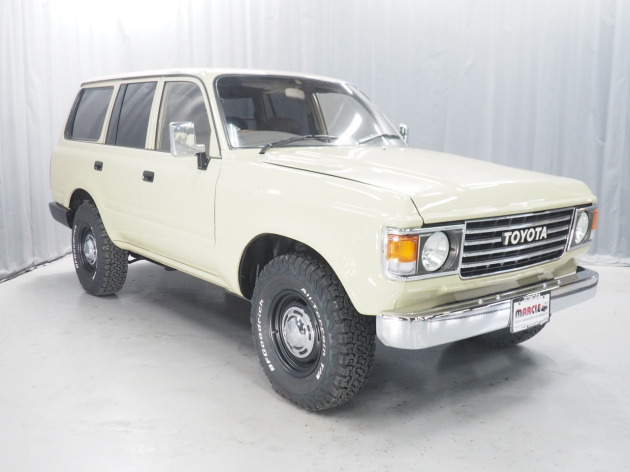 ランクル80ロクマルフェイス仕様！初期60ベージュカラーに全塗装
