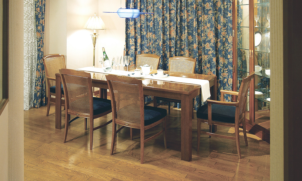 【カリモク】ドマーニ　モーガントン 　ダイニングテーブル　食卓　ライトコニャック カリモクドマーニ モーガントン ダイニングセット買取のアドア東京